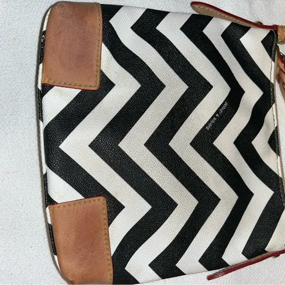 EUC, Dooney & Bourke, Black & White with Camel Chevron Pattern Leather Crossbody - Picture 5 of 14